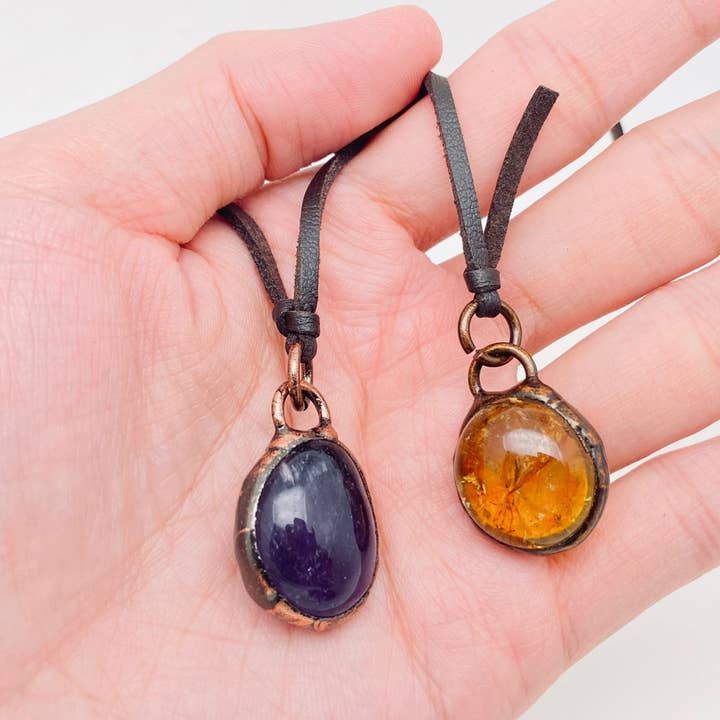 Mio Queena - Wholesale Y-neck/lariat necklace - Citrine & Amethyst Pendant PU Leather Lariat Necklace - CS1