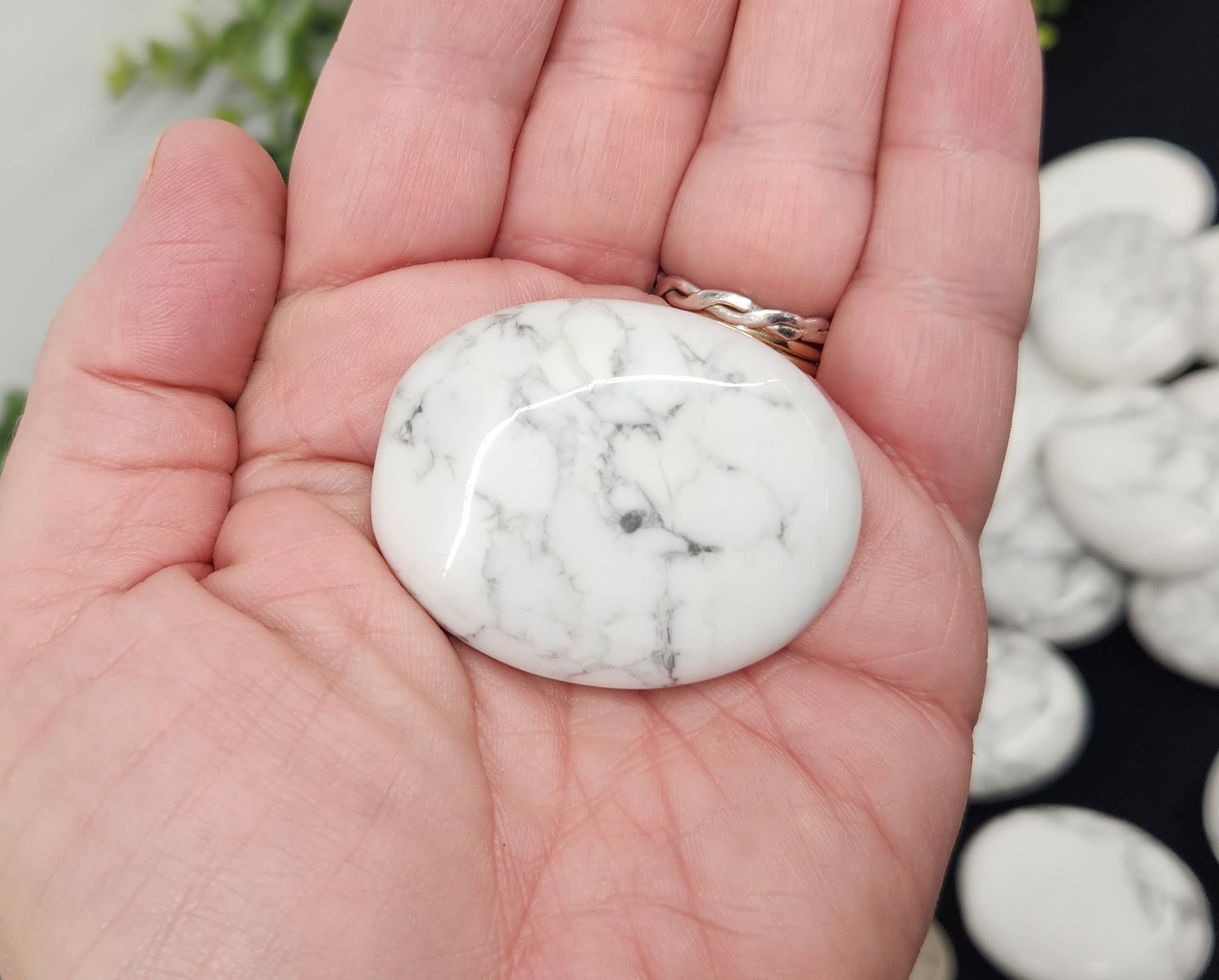 Meraki Gemstones - Wholesale Spiritual Stone/Crystal - White Howlite (0.5kg/1.1lbs.) Palm Stones /Pillow Shape3