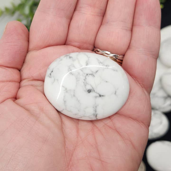 Meraki Gemstones - Wholesale Spiritual Stone/Crystal - White Howlite (0.5kg/1.1lbs.) Palm Stones /Pillow Shape3