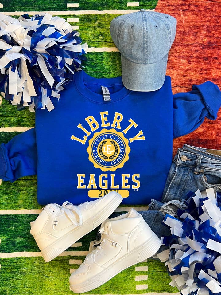 Sweat-shirt personnalisé du département des sports (SPIRIT1119-DTF-SS) pour la vente par Hustle+Heart