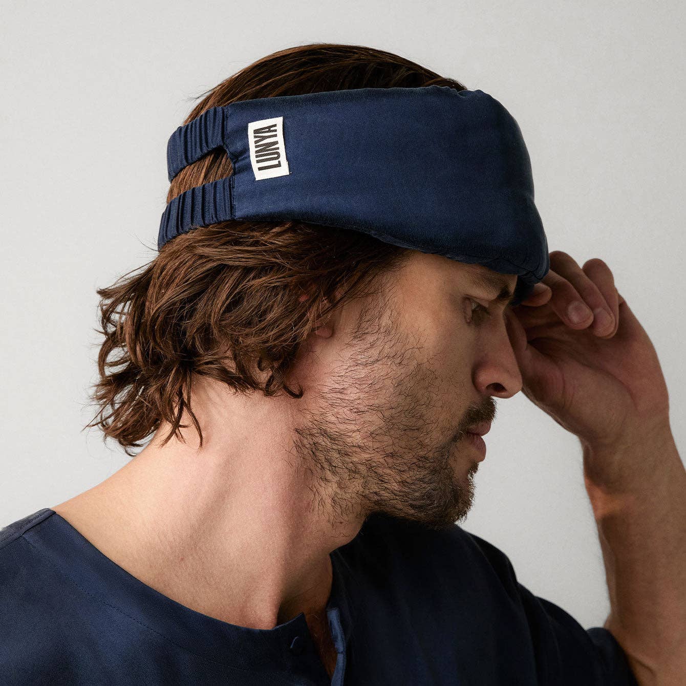 Azul profundo Máscara de Sono Seda Ponderada para venda a revendedores na Faire1