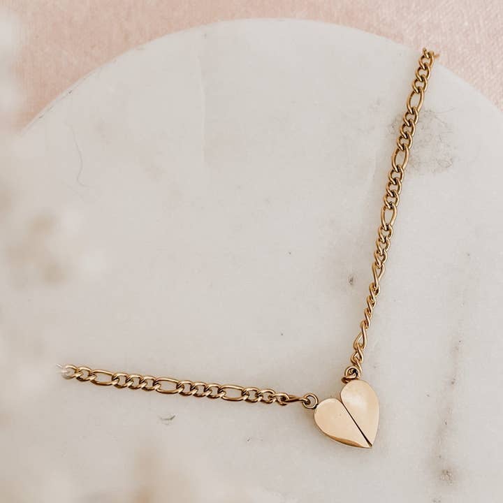 Collana con pendente magnetico a forma di cuore spezzato per la vendita all'ingrosso da parte di The Stack Society