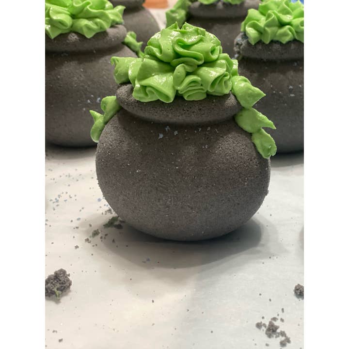 Bath bombs by jay - Wholesale Bath Bomb/Fizz - Cauldron Halloween Bath Bomb w/ Bubbling Frosting1