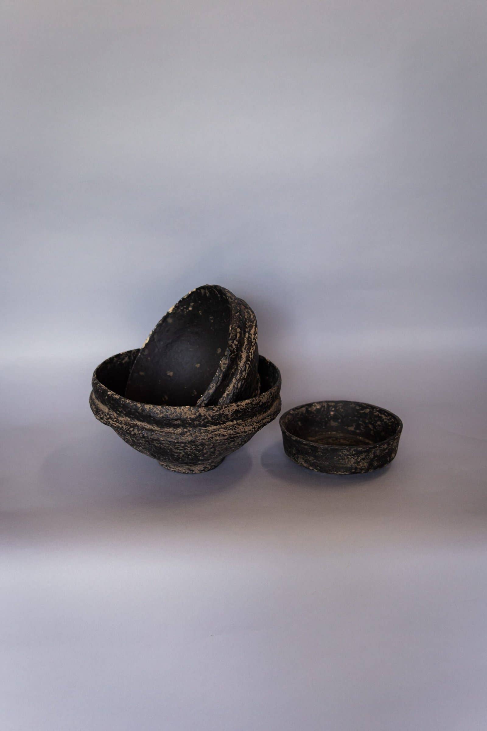 Curated Studio - Wholesale Decorative Plate/Dish/Bowl - Gray Paper Mache Bowl2