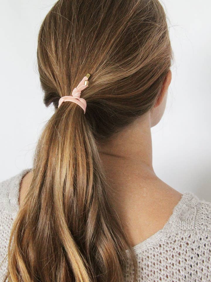 Cravates à capuchonné de pétales pour la vente par BANDED