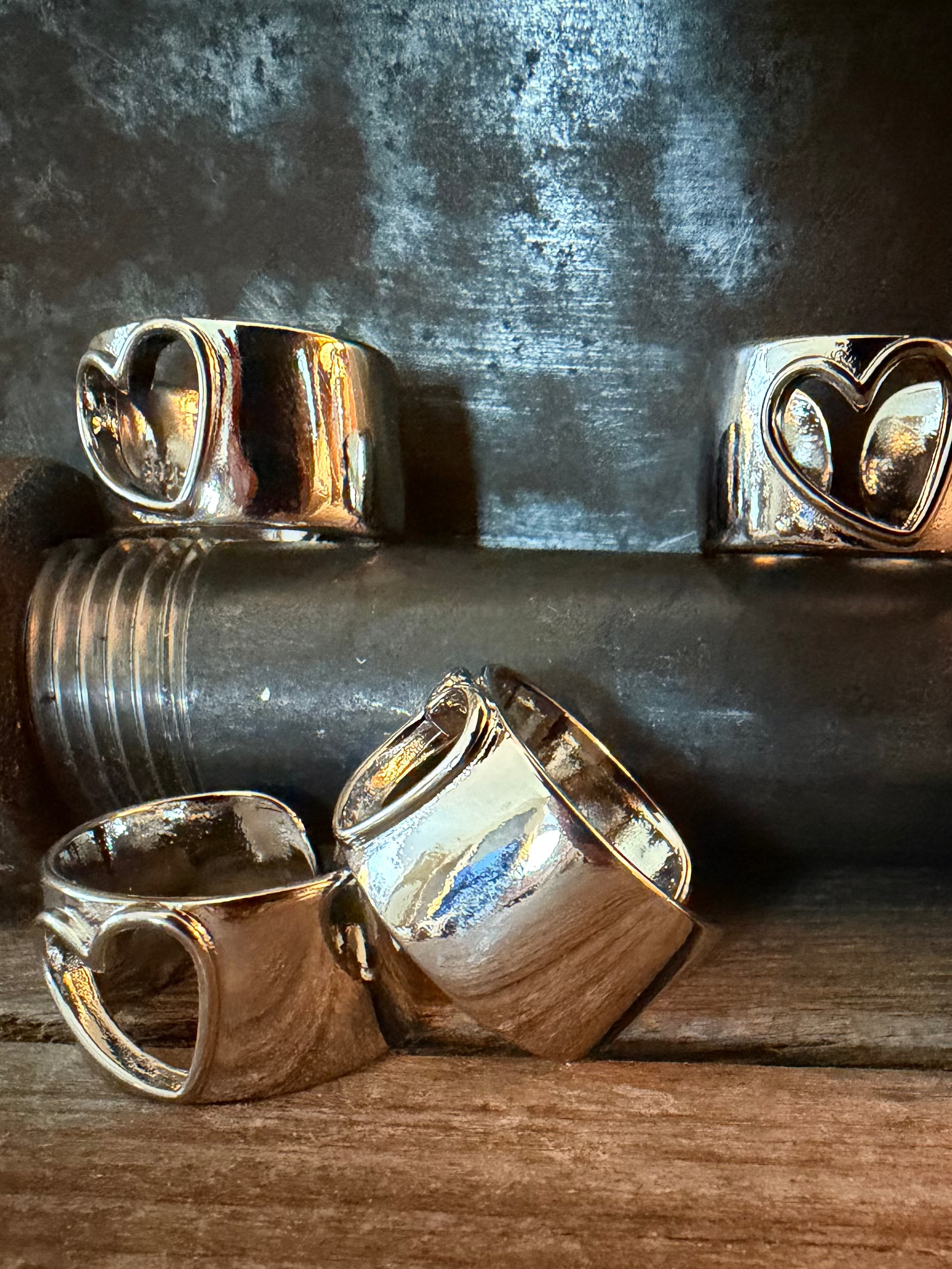 Amy Louise Collection – wholesale Band/Stackad Ring – Silver hjärta utskuren ring – Justerbar | Grace & Grit av Amy Louise2