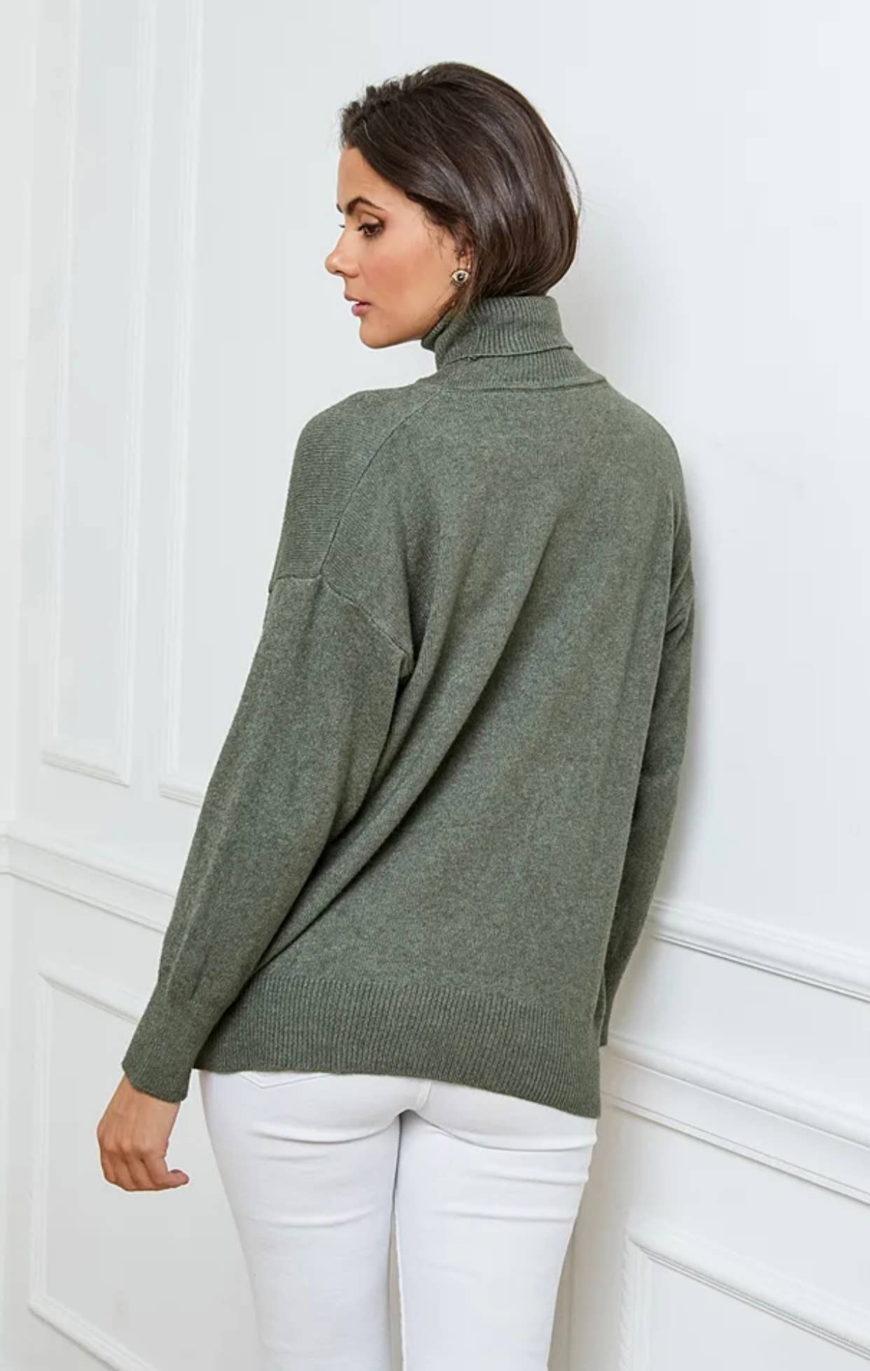 LÉA & LUC – wholesale Knitted jumper – Women′s – Turtleneck sweater with pockets REF. 00303