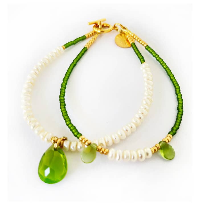 2021-A02-0002 Doppio Bracciale Petite Marie - Verde Oliva - Perle - Oro per la vendita all'ingrosso da parte di Petite Marie Jewelry