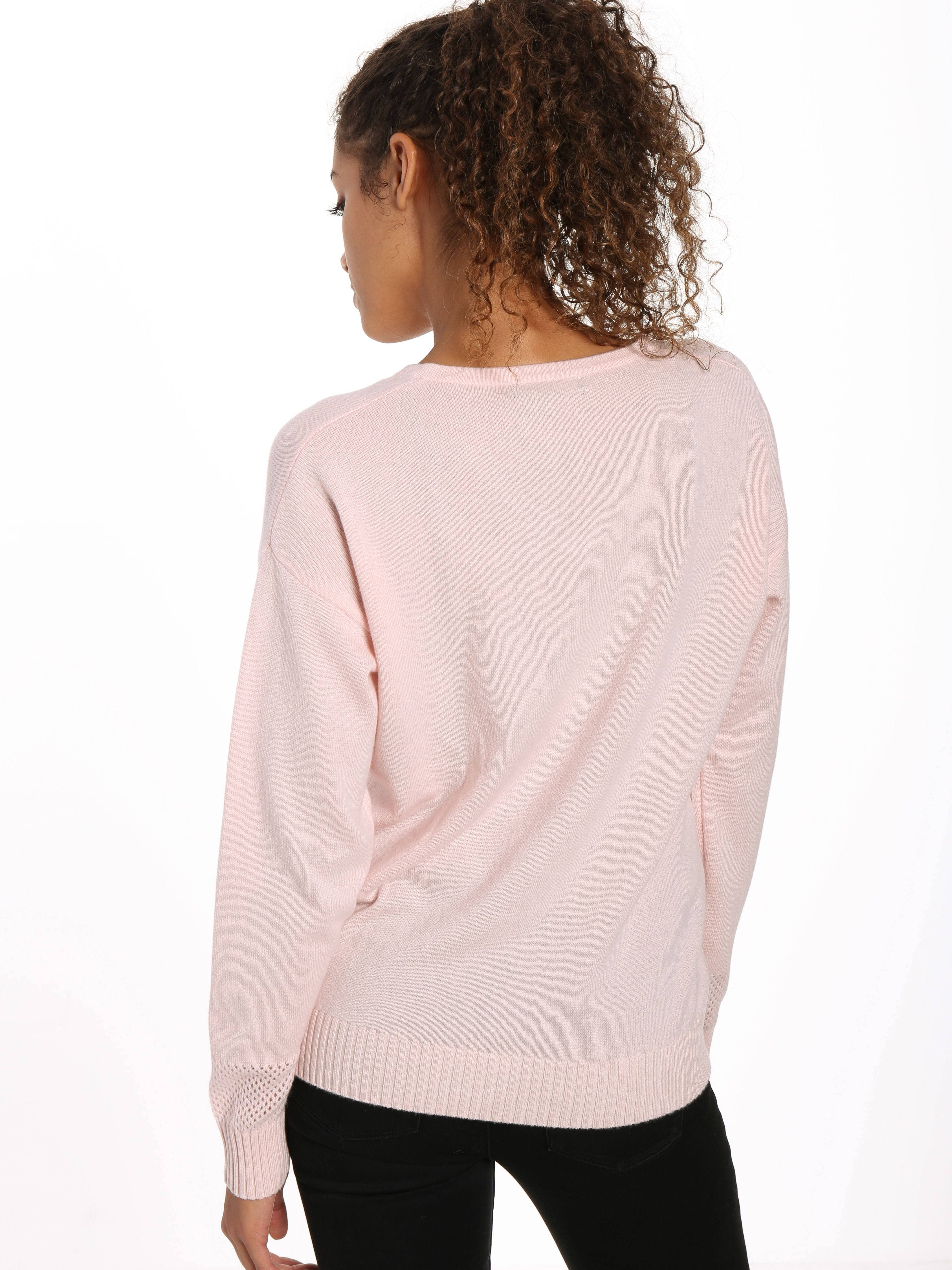 Noble Mount – Großhandel Strickpullover – Damen – Zainuno Moizni Damen-Pullover mit V-Ausschnitt aus 100% Kaschmir14