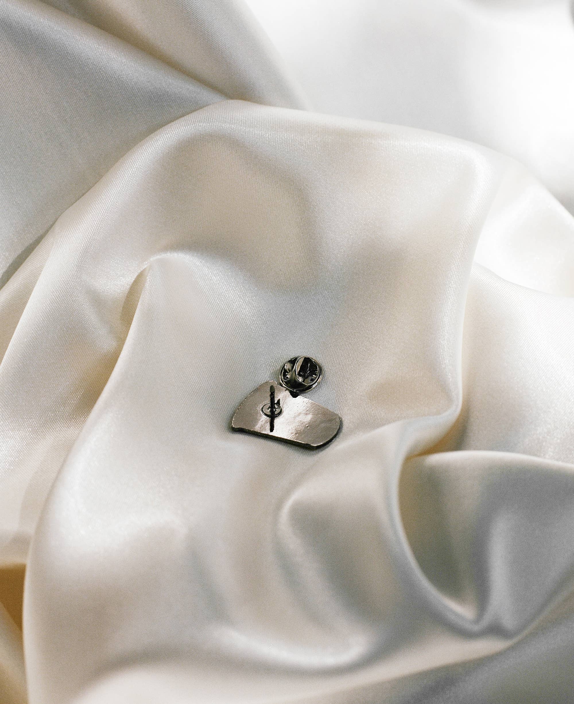 CaraCaraNYC - Wholesale Lapel Pin/Button - NYC Coffee 1" Enamel Pin3