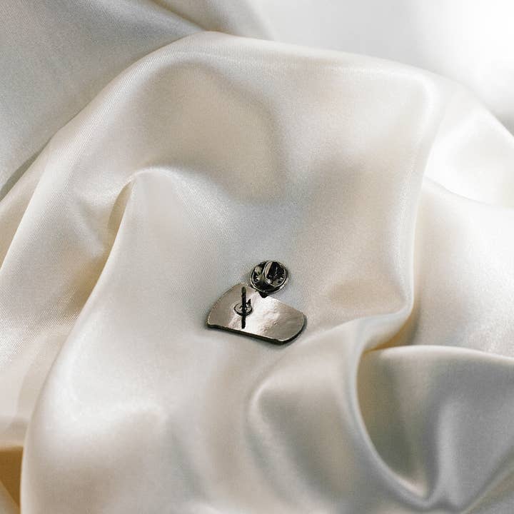 CaraCaraNYC - Wholesale Lapel Pin/Button - NYC Coffee 1" Enamel Pin3