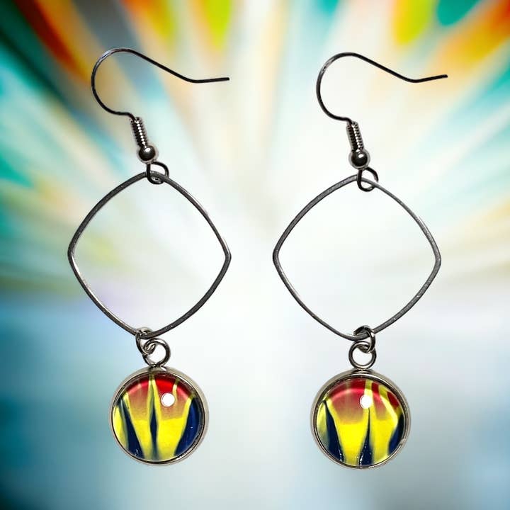 Boucles d'oreilles pendantes en forme de écureuil original, argentées pour la vente par Drift Away Studio