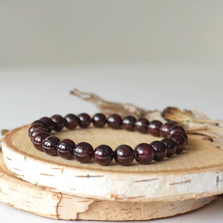 Bracelet en cristal grenat brut, cadeau de Noël avec pierre de naissance en janvier pour la vente par Raw Stone Elegance