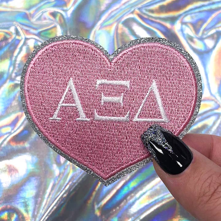 Toppa ricamata della confraternita Alpha Xi Delta Heart per la vendita all'ingrosso da parte di The Crafty Engineer
