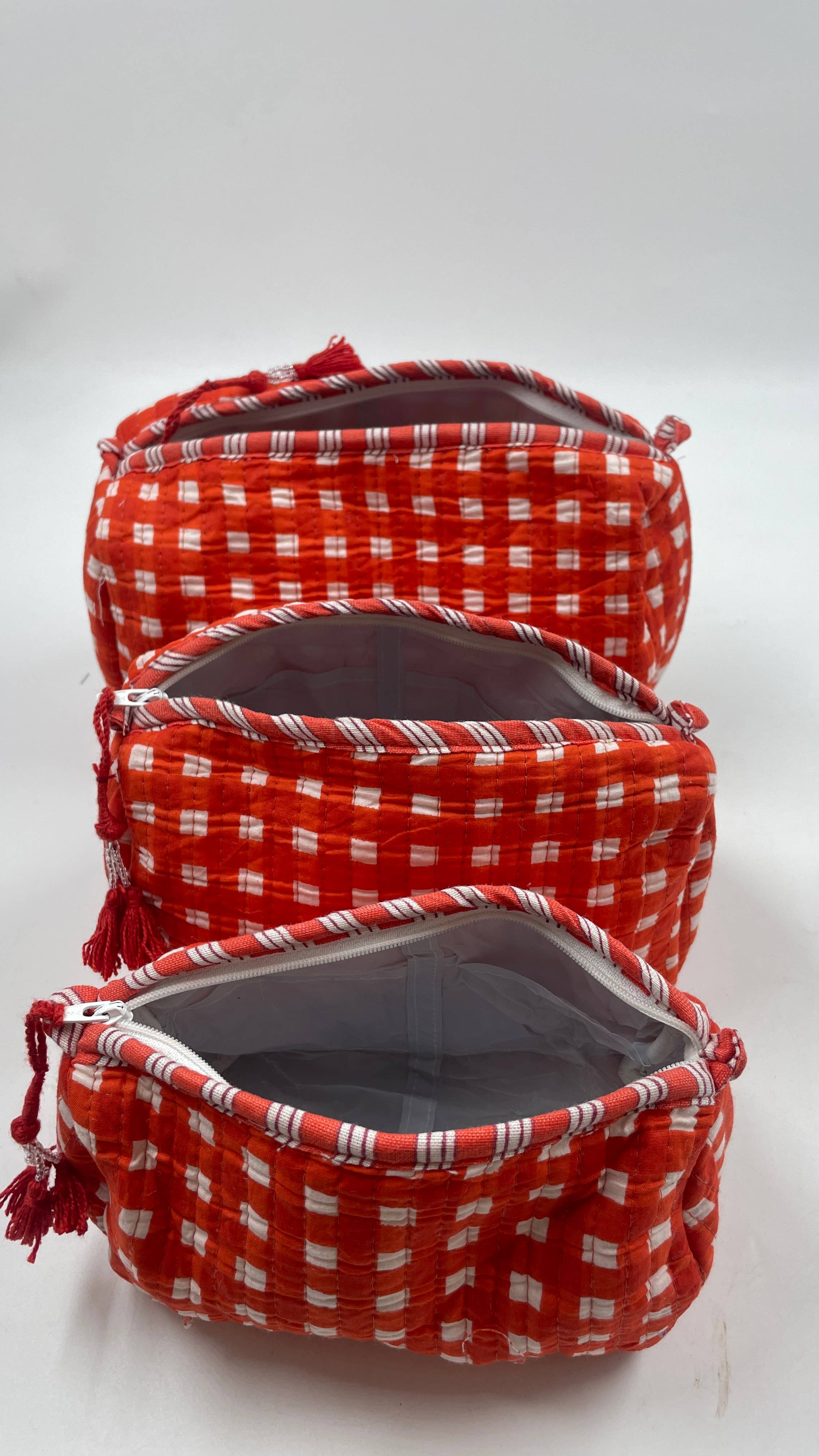 Funky Yak Ltd – wholesale Make-up/cosmetic bag – 100% cotton  quilted washbag set of 3 small medium n large1