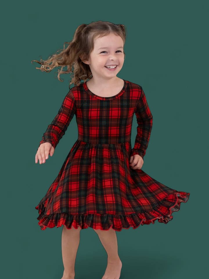 ROBE À VOLANTS RÊVE TARTAN CHEER pour la vente par Dream Big Little Co.