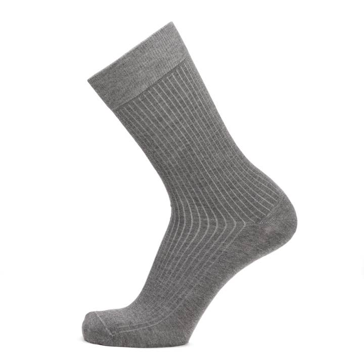 Les côtelées fines - chaussettes homme - coton gris-clair pour la vente par Maison Broussaud