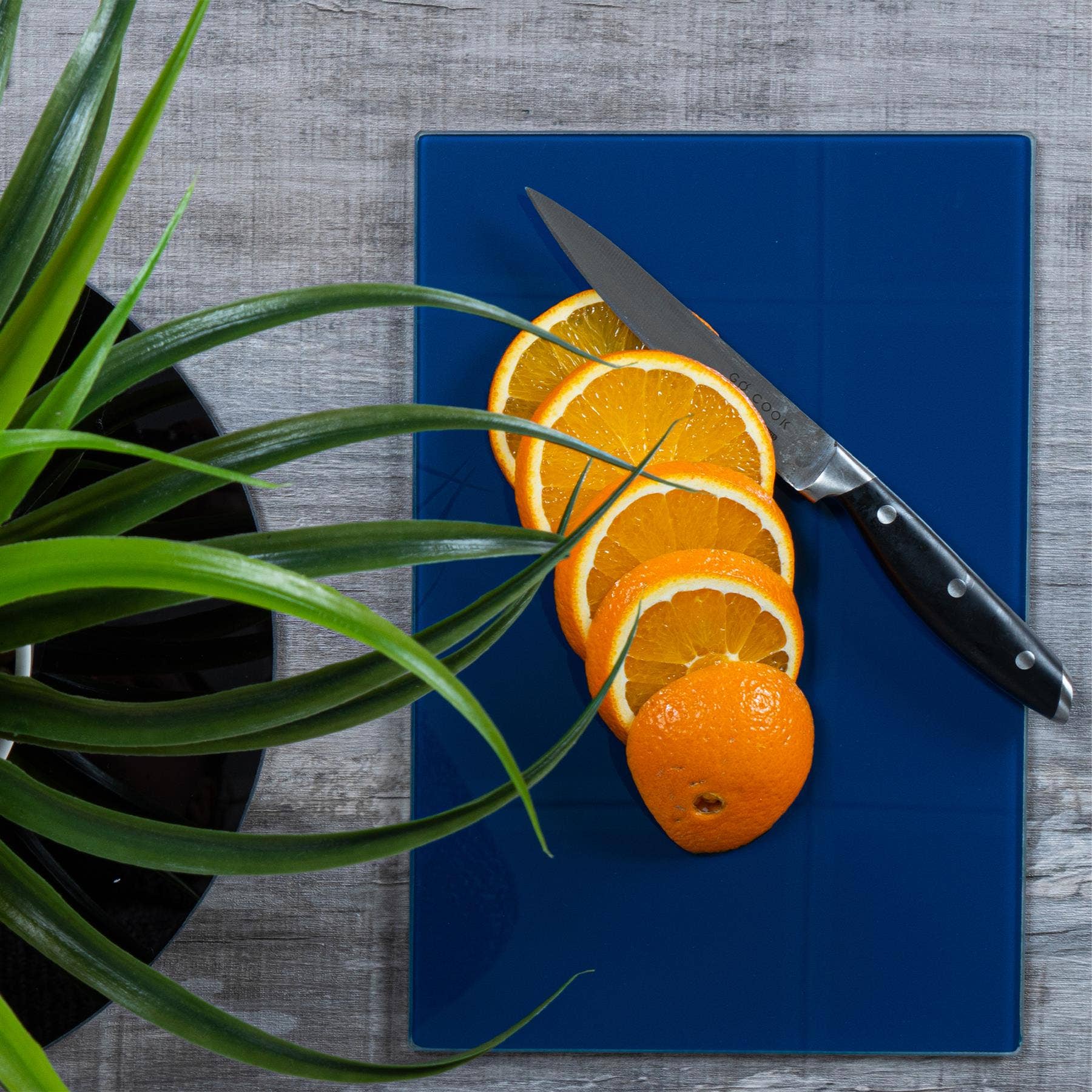 Rinkit Ltd - Wholesale Cutting Board - Harbour Housewares Glass Worktop Saver - Blue - 30 x 20cm1