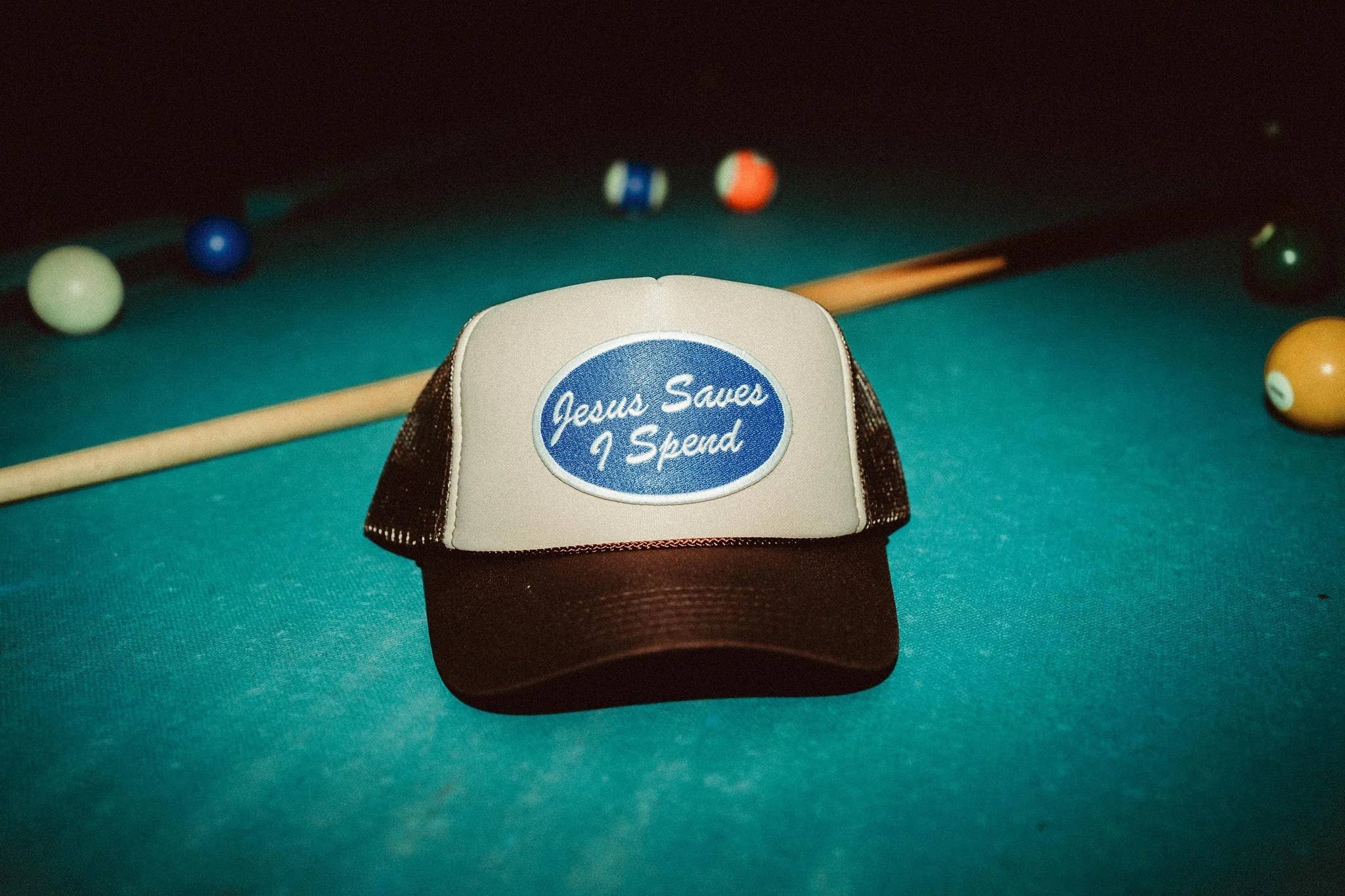 Wilder Made - Vente Casquette de camionneur – femme - Casquette Trucker Patch "Jésus Sauve, Je Dépense"1