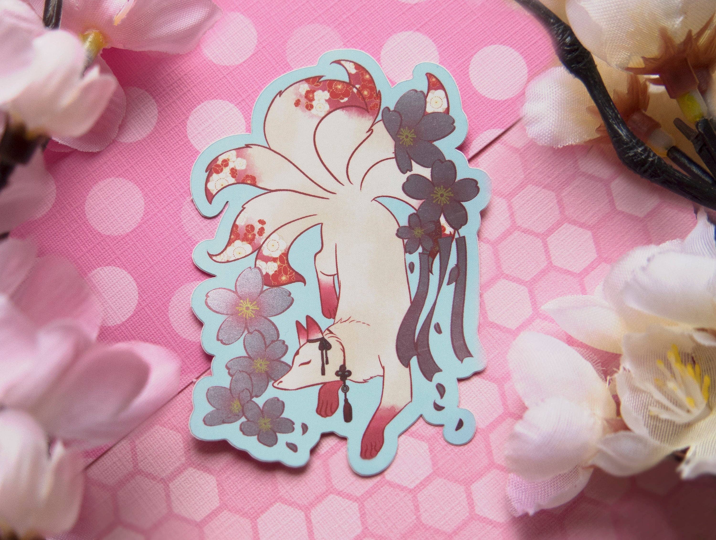 Meg-chan Doodles - Vente Autocollant - Autocollant Kitsune | Yokai japonais | Autocollant métallisé1