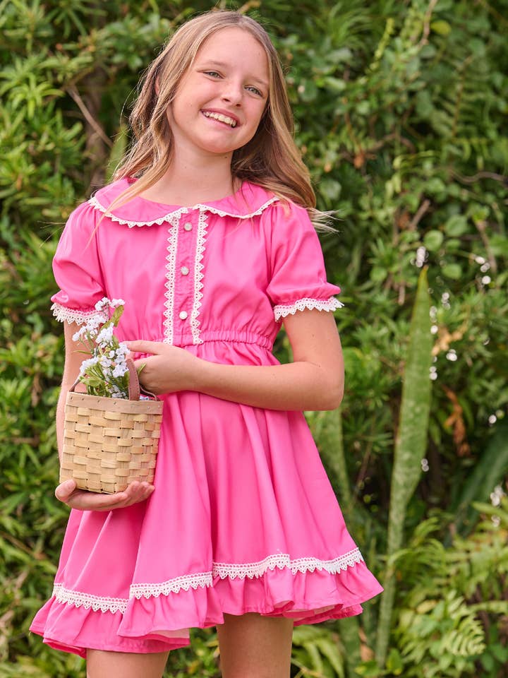 Madeline Spets Peter Pan Klänning - Påskrosa för wholesale av Sugar Bee Clothing