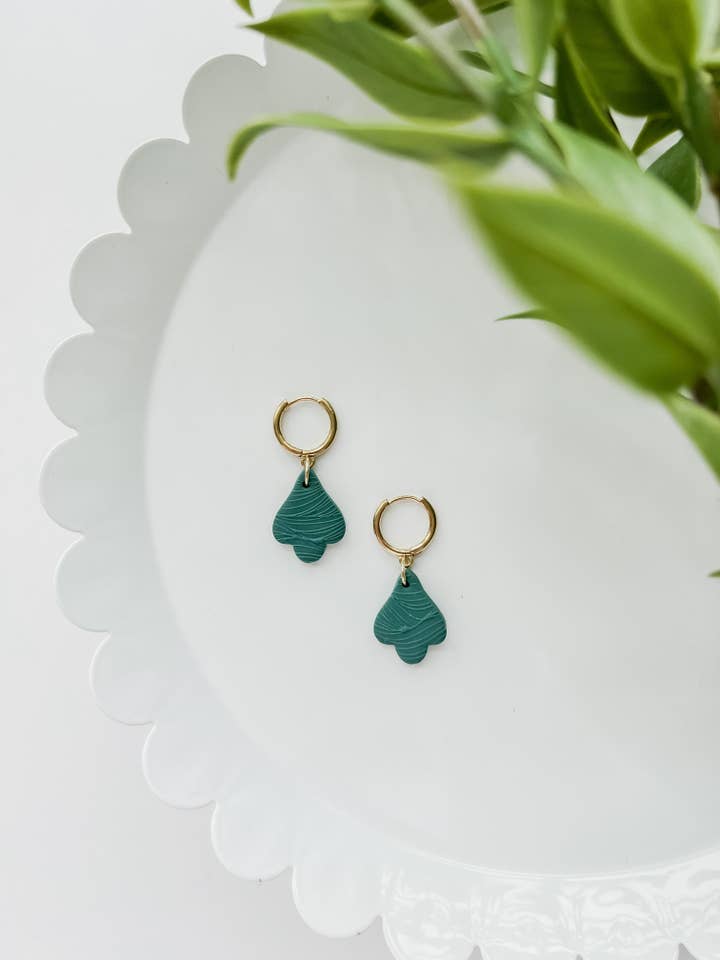 Grön blomma Huggies för wholesale av Taylor Toms Designs