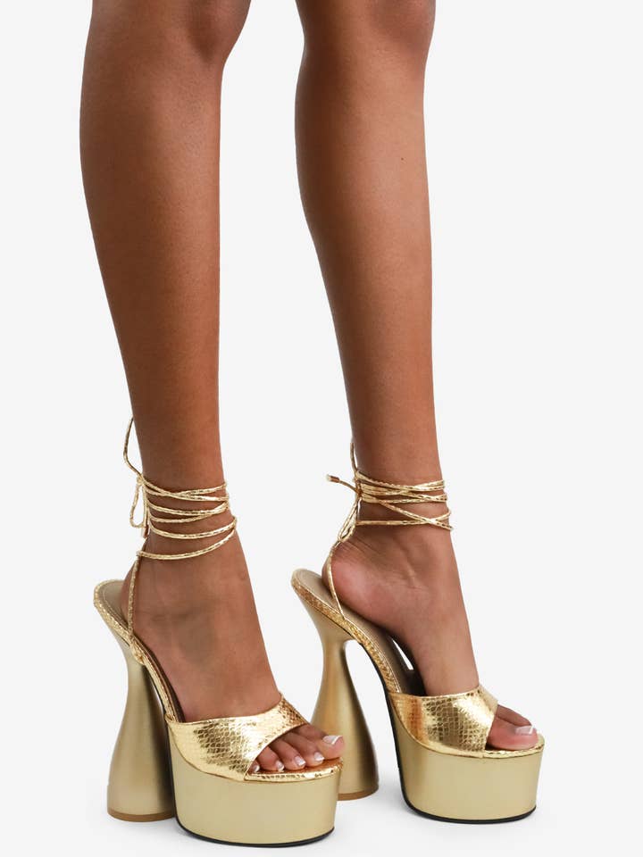 Lemonade Shoes – Großhandel Plateauschuhe – Damen – BEISS MICH - Skulpturale Plateauschuhe mit Knöchelriemen7