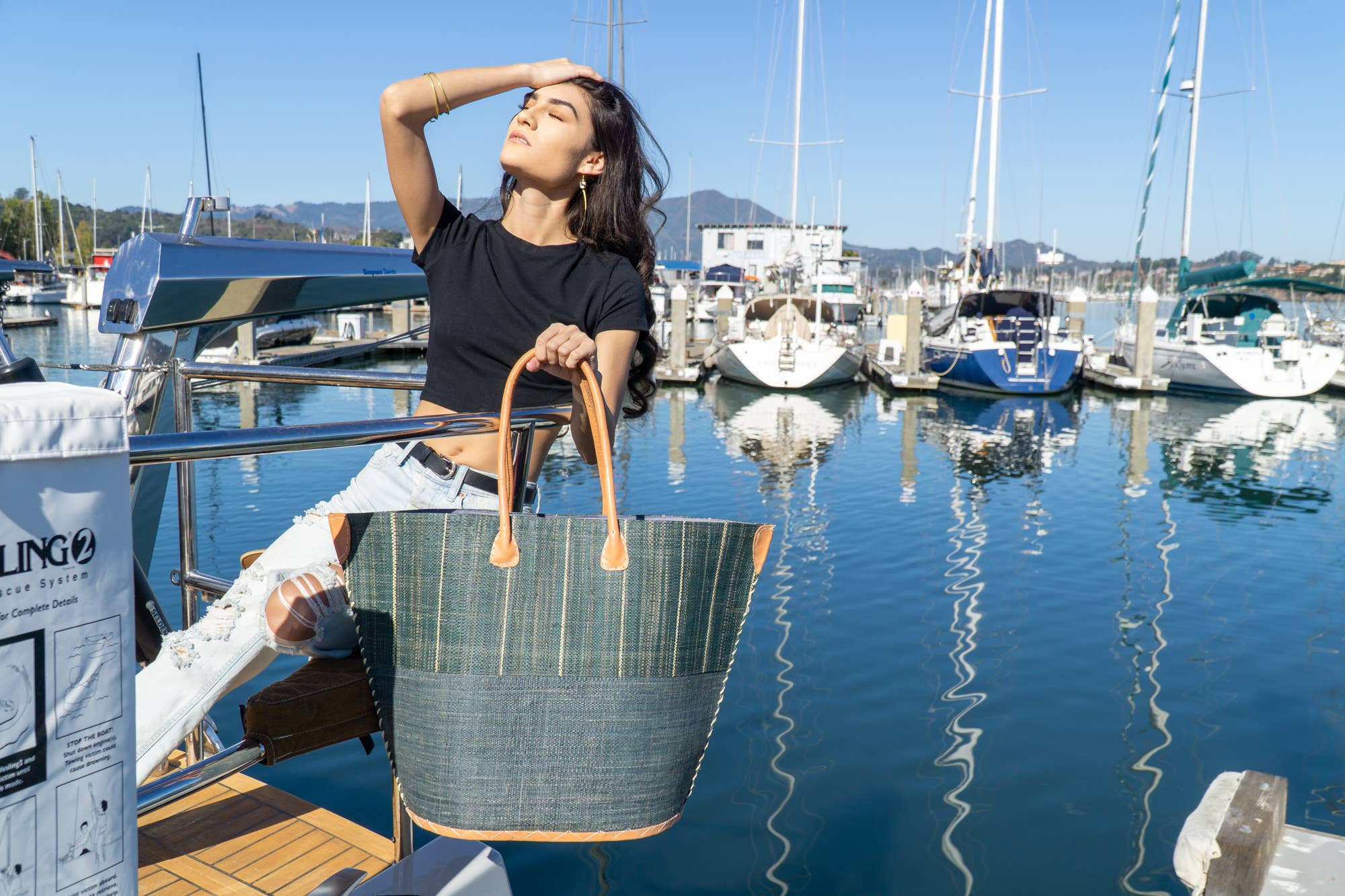 Shebobo – wholesale Strandväska – Santa Cruz stor strandväska i halm med tvåfärgade ränder1