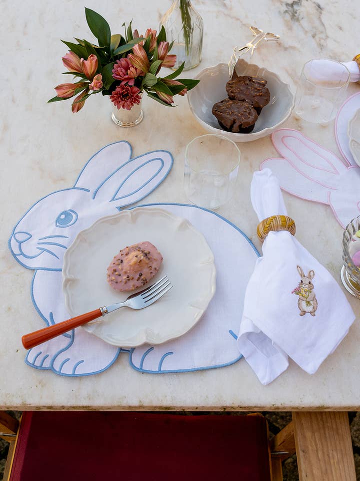 Set de table Lapin bleu anti-taches pour la vente par Mariaida Home