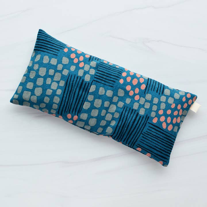 Minor Thread – wholesale Spa-/terapikudde – Flygfoto Över Midnatt Duk Överdimensionerade Ögon Kudde2