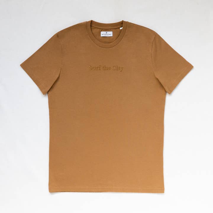 Camiseta Surf the City - Camel por atacado de Atypical
