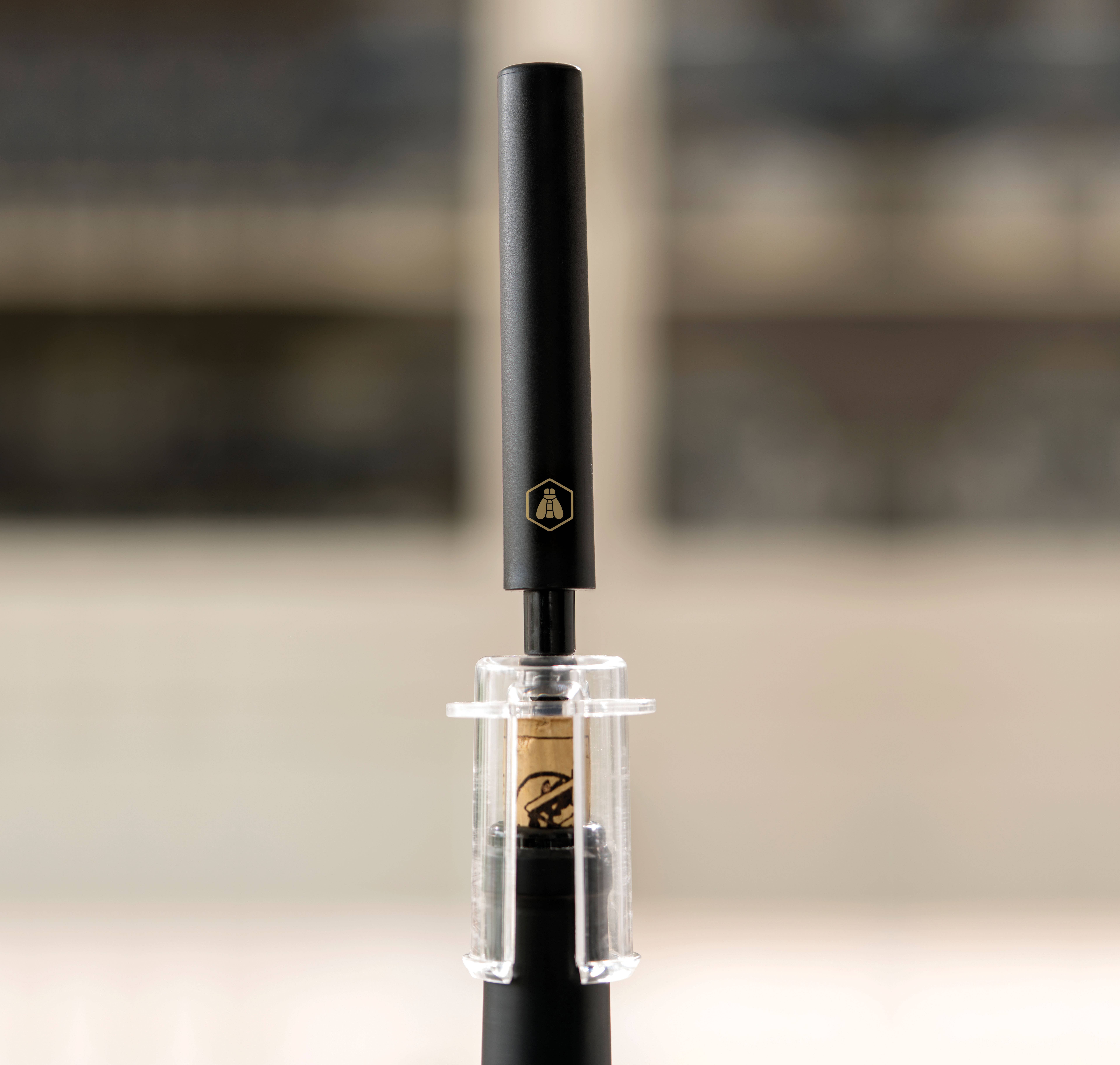 Laguiole - Wholesale Wijnbenodigdhedenset - Luchtdrukkurkentrekker en wijnaccessoires set4