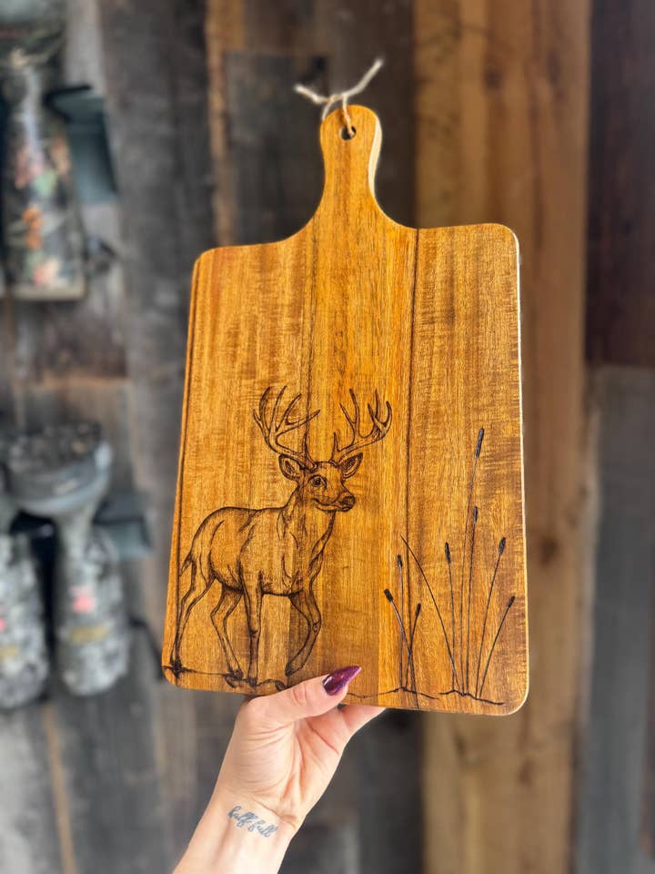 Planche à découper en bois brûlé pour la vente par 309 Artistry