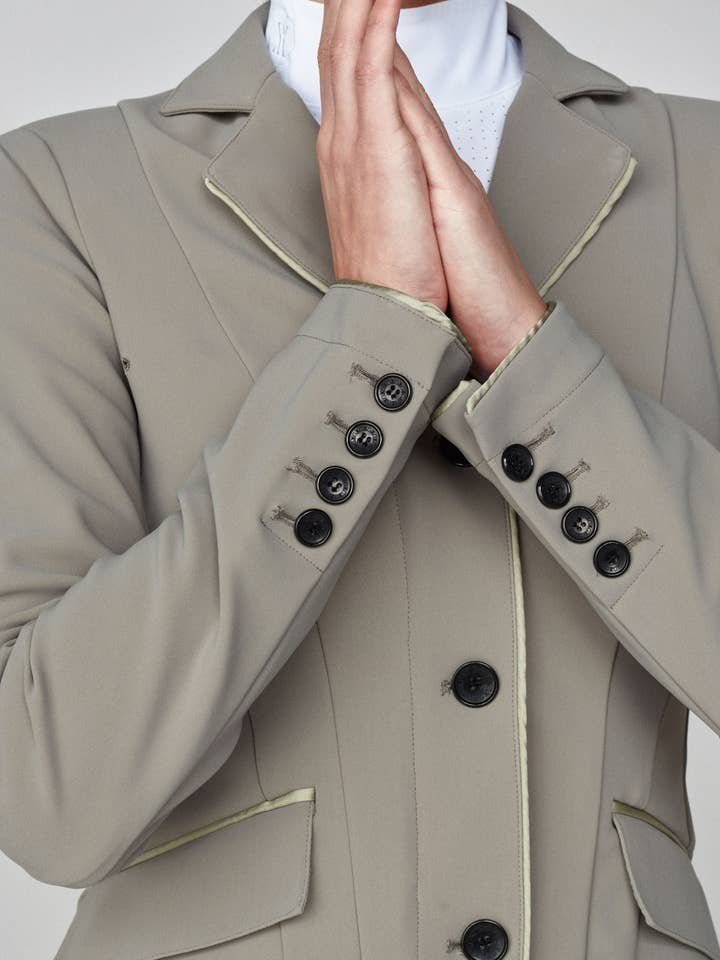 Sage Grün Performance Show Jacket in Salbeigrün für den Großhandel auf Faire8