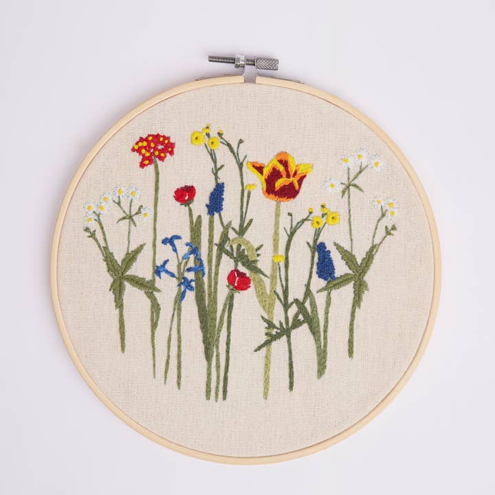 West Design Products - Wholesale Embroidery/Cross Stitch Supplies - RHS Embroidery Kit, Multicoloured, 8", In the Wild