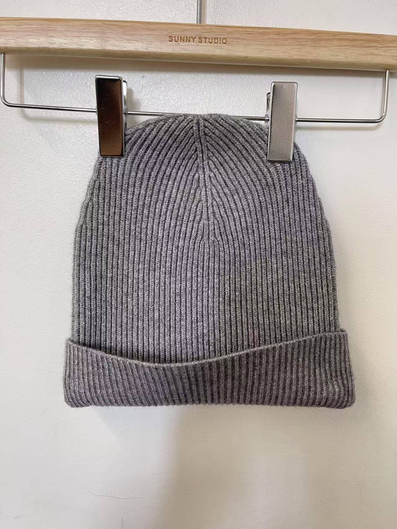 SUNNY STUDIO – wholesale Beanie – Women's – Ribbed fine-knit beanie with turn-up7
