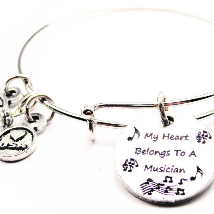 Bracelet jonc extensible My Heart Belongs To A Musician pour la vente par Chubby Chico Charms