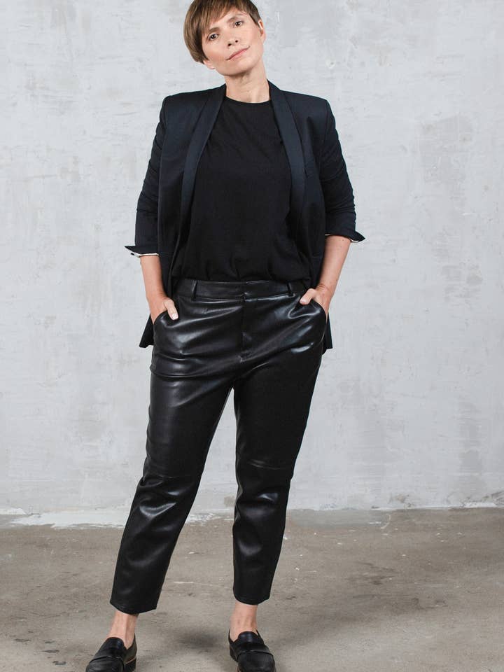 CAPSULE by Agnė Gilytė - Wholesale T-Shirt - Women's - T-Shirt 'HONOLULU' | premium quality cotton14