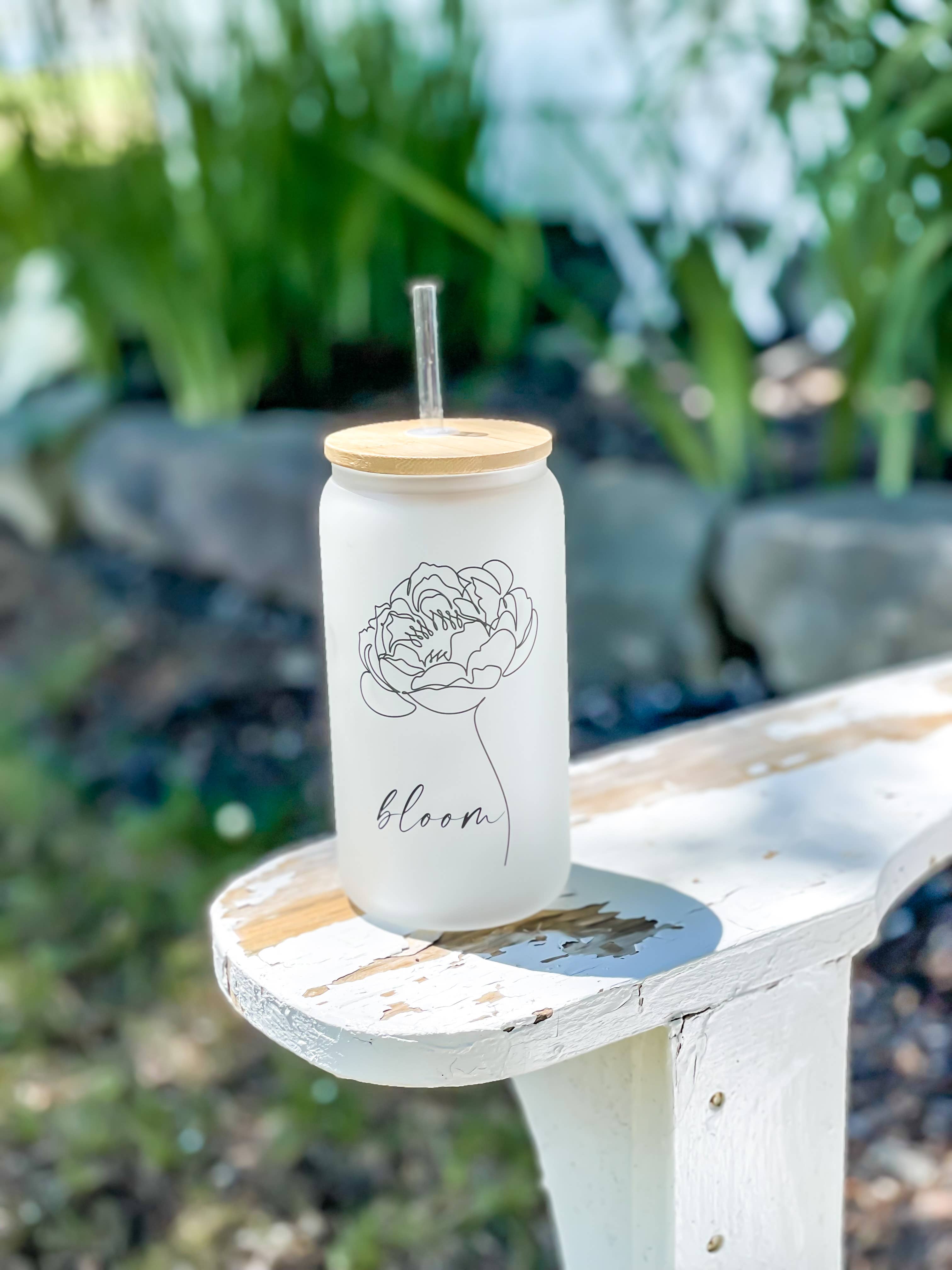 Modern Lifestyle Gifts - Vendita all'ingrosso Bicchiere/tazza - Bicchiere in vetro Bloom Mantra con coperchio e cannuccia in bambù 16 once