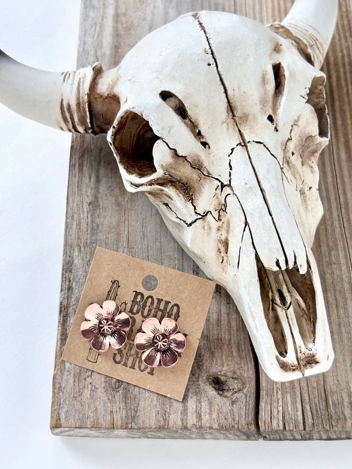 Boucles d'oreilles clous à fleurs style occidental pour la vente par Boho Ranch Shop
