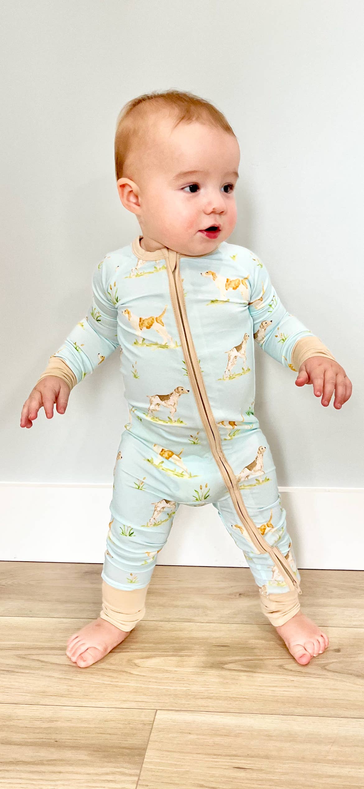 Sweet Bay Clothing – wholesale Jumpsuit – Baby – Hunting Dogs Zipper Onesie
