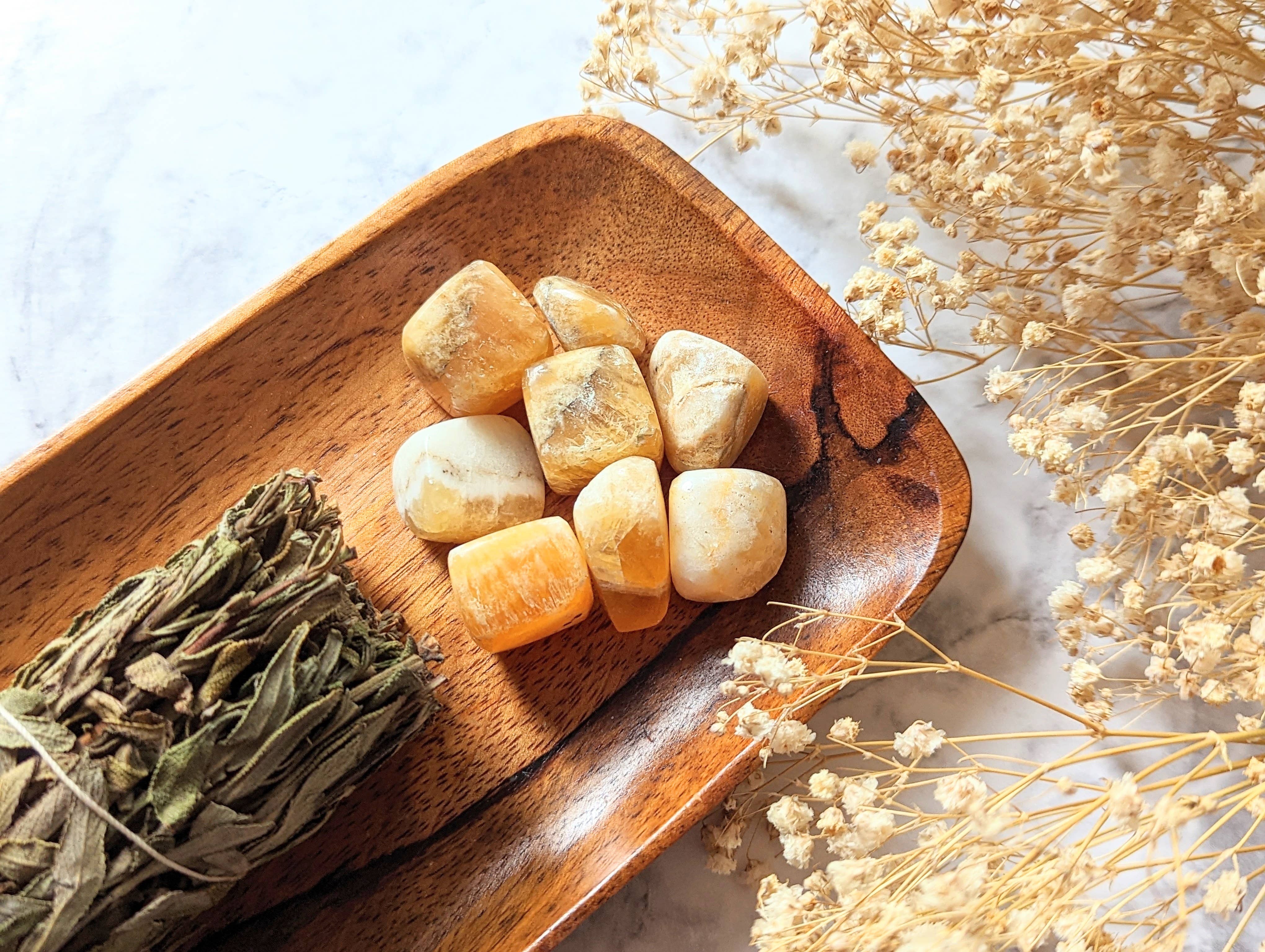 Goddess Provisions - Vente Pierre et cristal de spiritualité - Cristal de calcite Phantom Zebra roulé : confiance, courage3