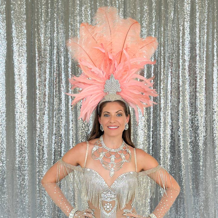 Coiffe à plumes Showgirl en abricot blush pour la vente par Zucker Feather Products