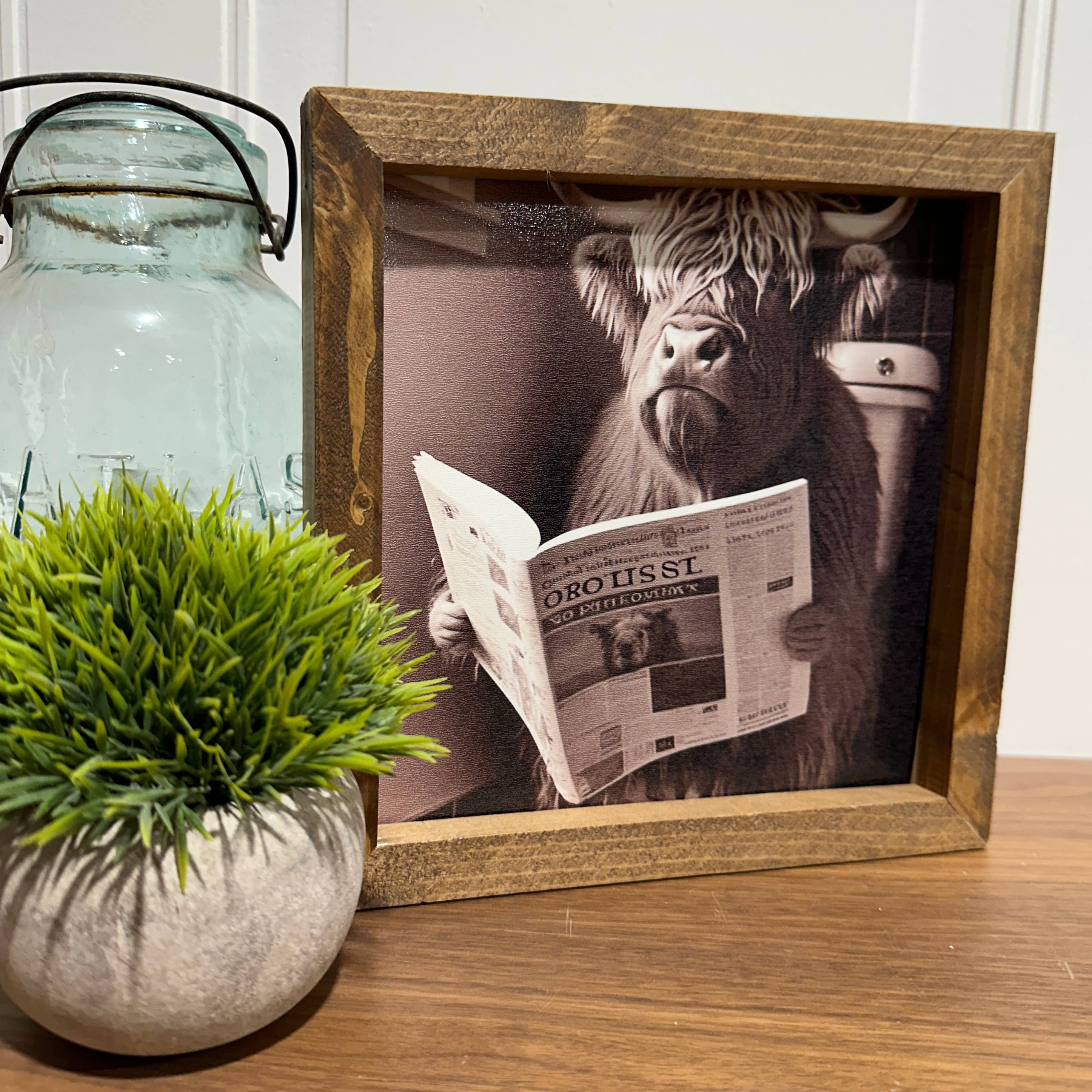 The Broken Board – Großhandel Kunstdruck – Highland-Kuh liest eine Zeitung, Highland-Kuh lustiger Druck1