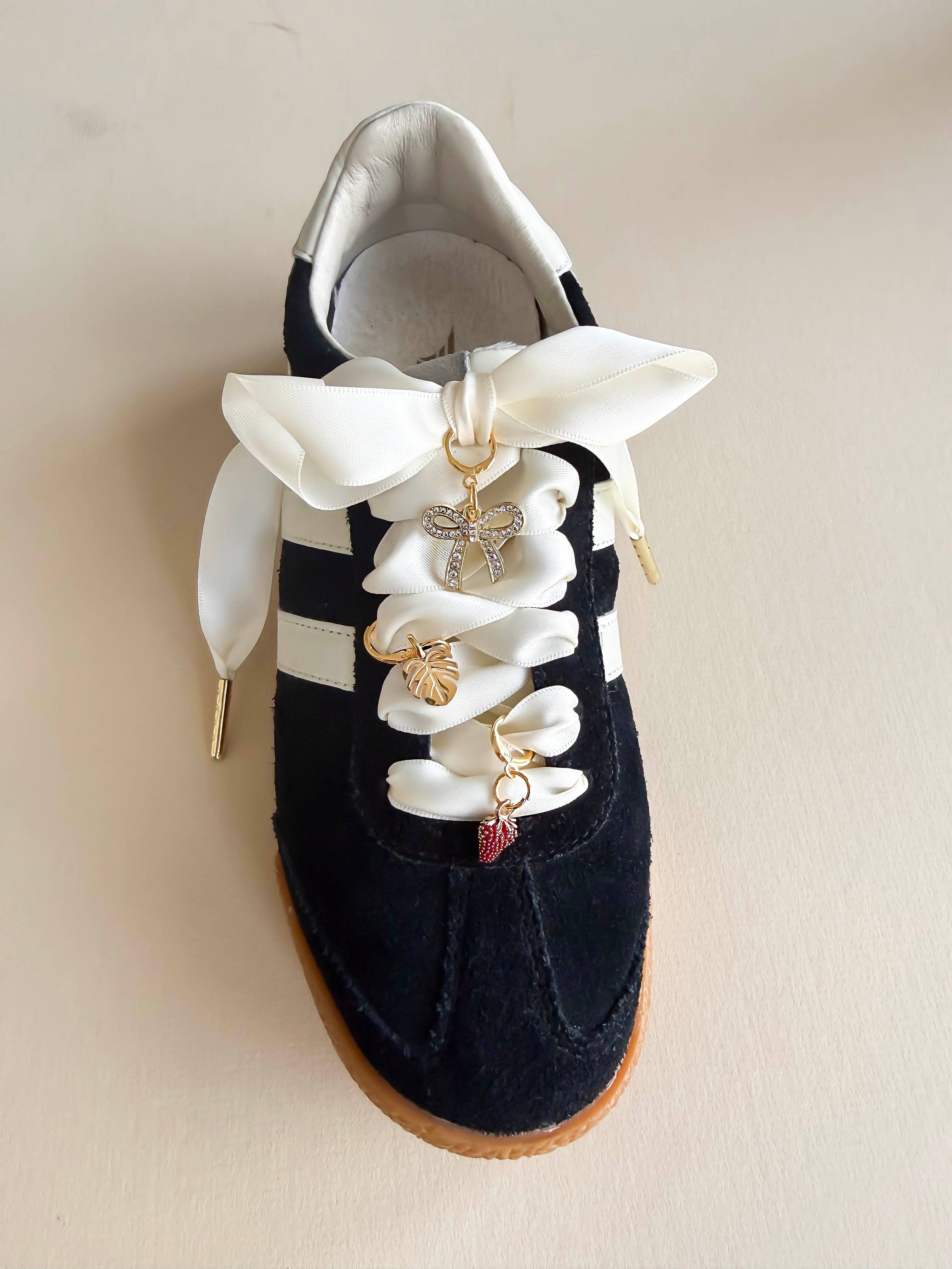 Leo & Lee Studio – Acessórios de calçado por atacado – Conjuntos de Charme e Atacadores – Acessórios para Atacadores24