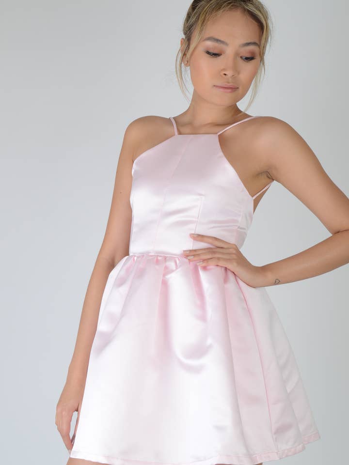 Lovemystyle pastellrosa Satin Skaterkleid mit tiefem Rücken für den Großhandel von LoveMyStyle