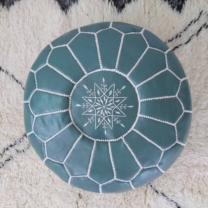 Almofada berbere azul grande 13,8 “x 21,7" (couro) por atacado de Coco Carpets