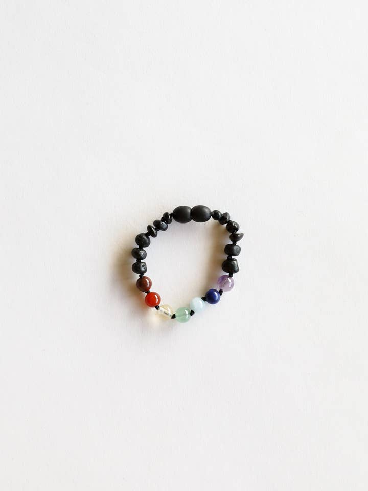 Ambre noir brut de la Baltique + cristaux CHAKRA || Bracelet de cheville pour la vente par CanyonLeaf