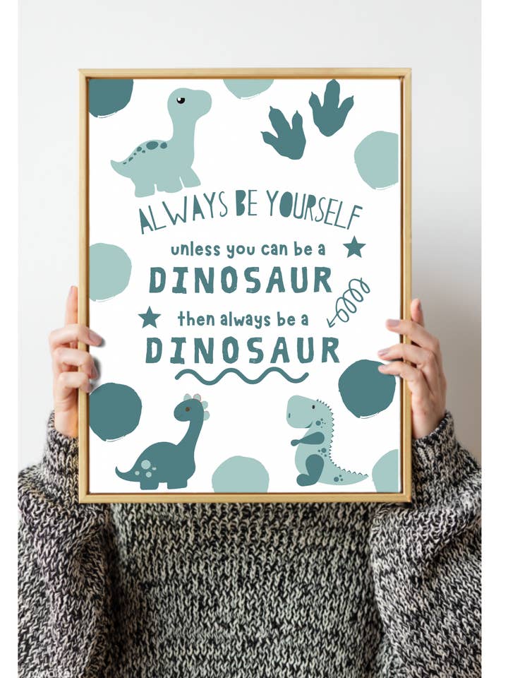 Var alltid en dinosaurie Nursery kids print grön A4 Wall Art för wholesale av Dottie Wombat