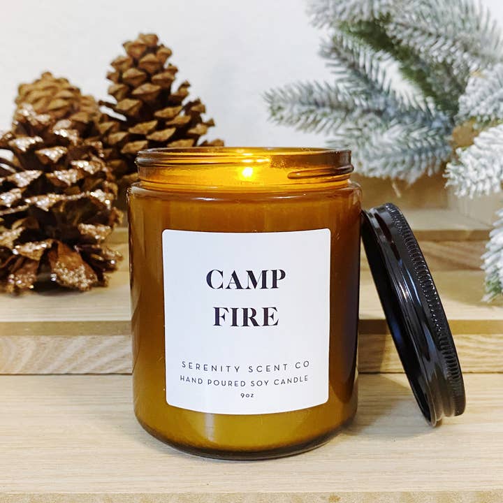 Camp Fire Candle | Kaminfeuerduft | Winterkerze für den Großhandel von Serenity Scent Co